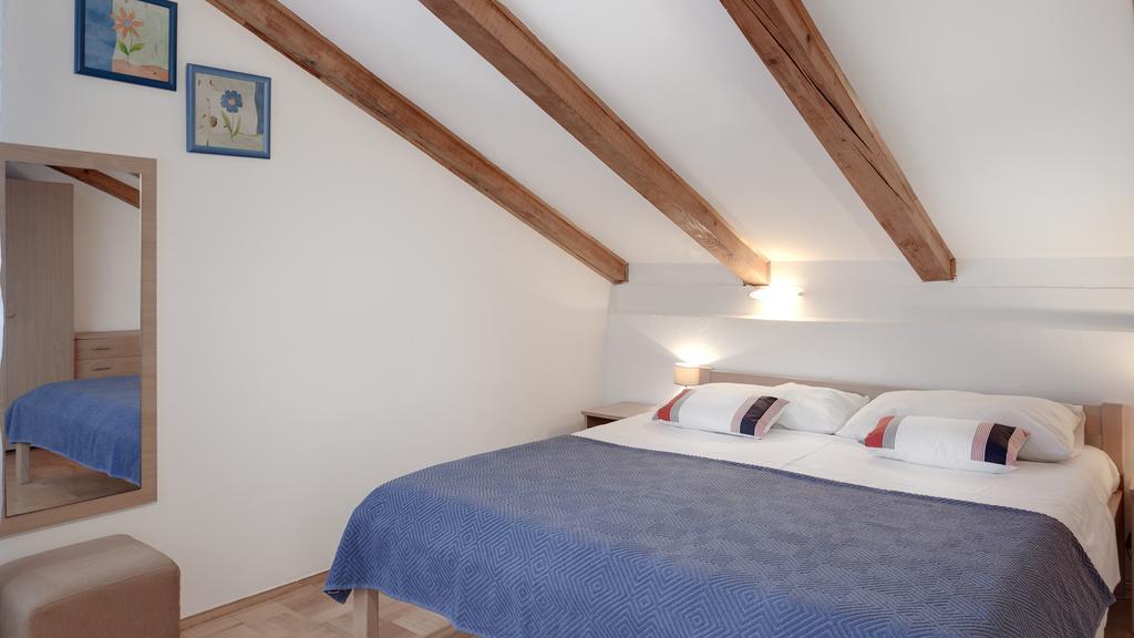 Apartment Pejnovic Malinska Bagian luar foto